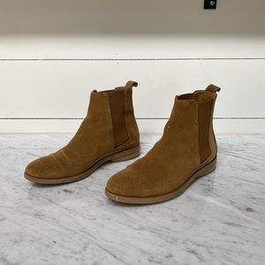 Everlane Suede Chelsea Boots Size 6.5